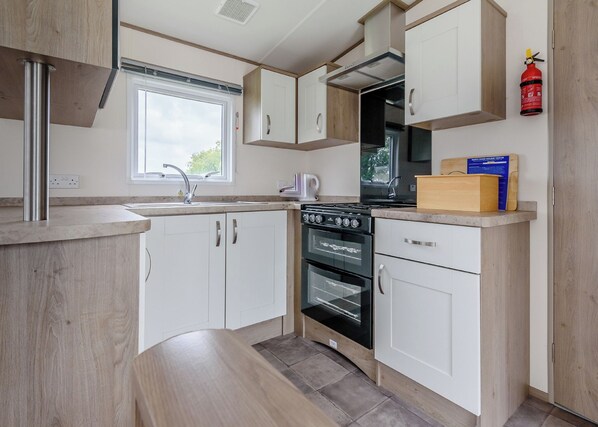 Private kitchen - 12ft-wide very comfortable and spacious caravan with one double and two twin. (Roman Bank, Skegness)