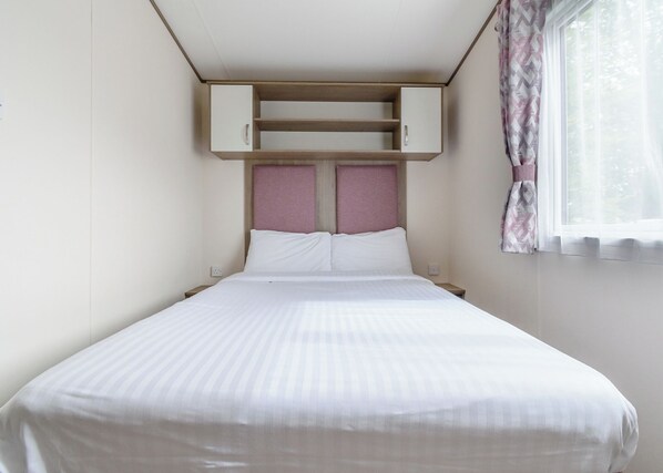 Unclassified image, 1 of 16, button - 12ft-wide very comfortable and spacious caravan with one double and two twin. (Roman Bank, Skegness)