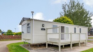 Exterior - 12ft-wide very comfortable and spacious caravan with one double and two twin. (Roman Bank, Skegness)