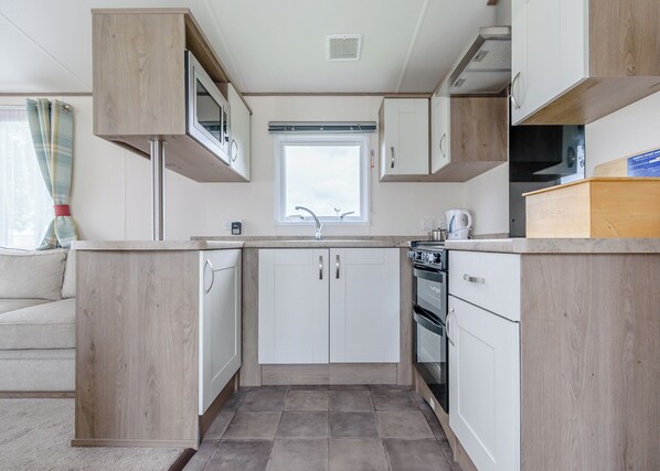 Fridge, oven, stovetop, toaster - 12ft-wide very comfortable and spacious caravan with one double and two twin. (Roman Bank, Skegness)