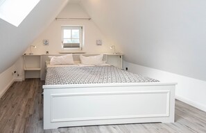 1 bedroom, iron/ironing board, free WiFi