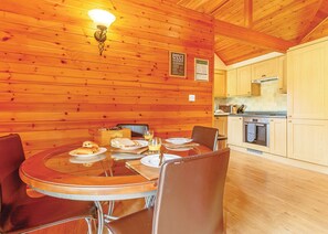 Dining - Cobbett Traditional Premier (Tilford, Farnham)