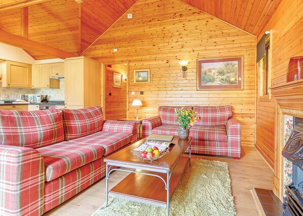 Living area - Cobbett Traditional Premier (Tilford, Farnham)