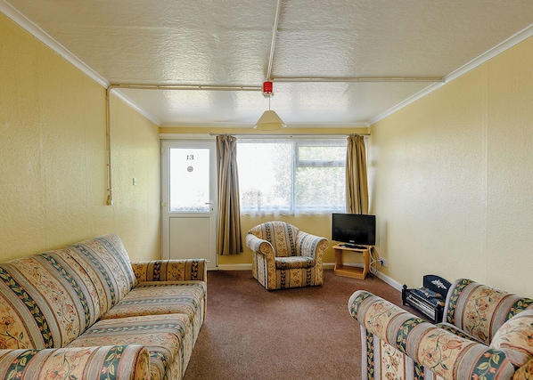 Living area - Tennyson Ground Floor Apartment (Roman Bank, Skegness)