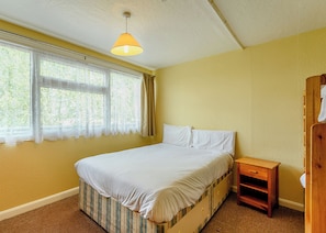 2 bedrooms - Tennyson Ground Floor Apartment (Roman Bank, Skegness)