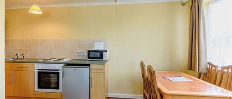 Fridge, oven, stovetop, toaster