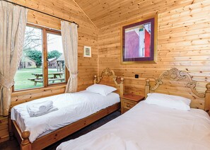 2 bedrooms, free WiFi - Sturt Watersedge Lodge (Tilford, Farnham)