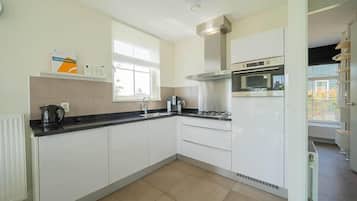 Fridge, microwave, dishwasher, coffee/tea maker