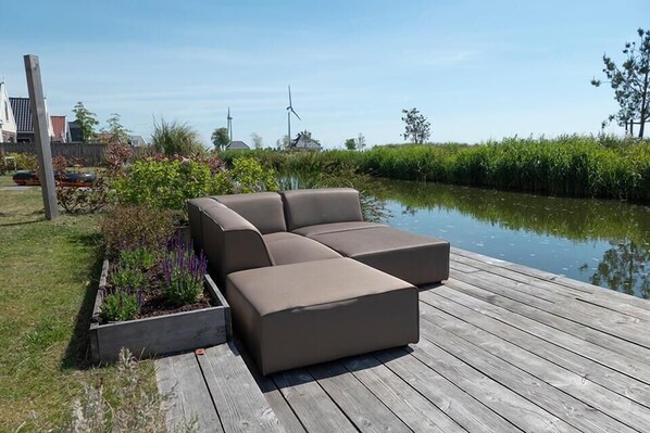 Property grounds - Bungalow with 2 bedrooms and 2 bathrooms (Uitdam)