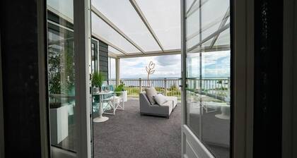 Geräumige Wohnung mit 3 Schlafzimmern, 3 Badezimmern und Glasveranda