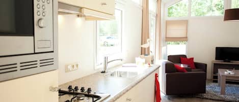 Een magnetron, een vaatwasser, een koffiezetapparaat/waterkoker