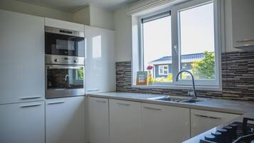 Réfrigérateur, micro-ondes, lave-vaisselle, cafetiÚre/bouilloire