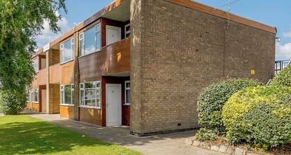 Shakespeare First Floor Apartment