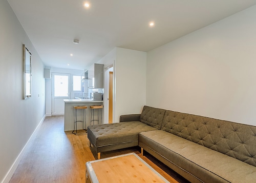 Shakespeare First Floor Apartment