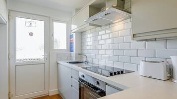 Fridge, oven, stovetop, toaster