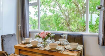 Shakespeare First Floor Apartment