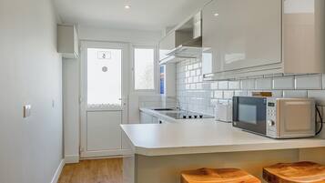 Fridge, oven, stovetop, toaster