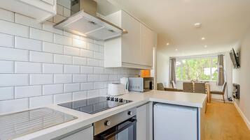 Fridge, oven, stovetop, toaster