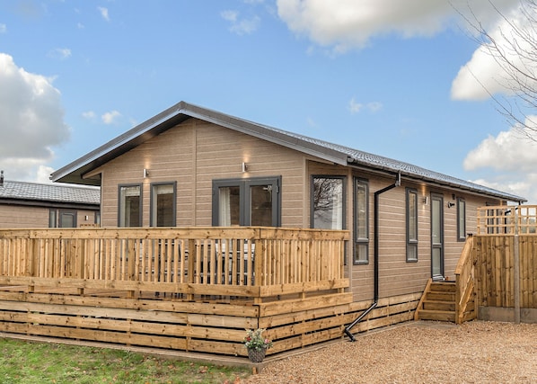 Exterior - Brand new for 2023. Luxury lodge with a stylish finish. (Downham Market)