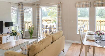 Brand new for 2023. Luxury lodge with a stylish finish.