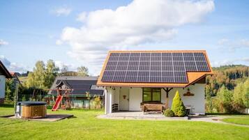 2 bedrooms, individually decorated, individually furnished