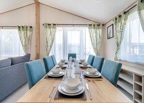 Dining - 4 bedroom accommodation in Skegness (Skegness)