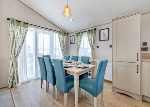 Dining - 1 bedroom accommodation in Skegness (Skegness)