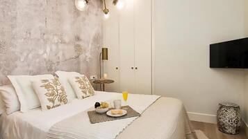 1 slaapkamer, een strijkplank/strijkijzer, internet, beddengoed