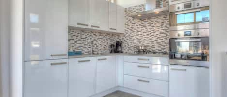 Fridge, microwave, dishwasher, coffee/tea maker