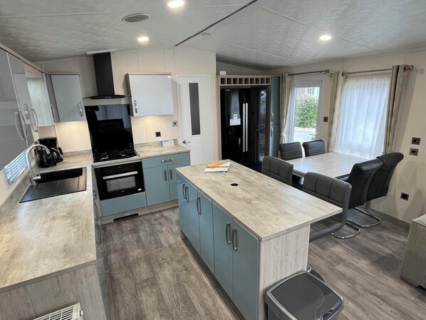 Fridge, microwave, dishwasher, coffee/tea maker - Velthorst 6 (Hellevoetsluis)