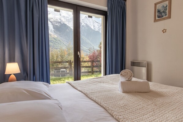 1 bedroom, iron/ironing board, travel cot, free WiFi