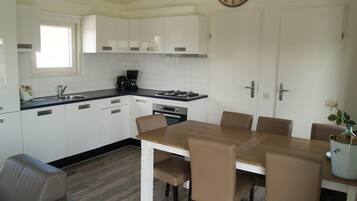 Kühlschrank, Mikrowelle, Geschirrspüler