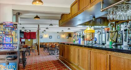 Shakespeare First Floor Apartment (Pet)