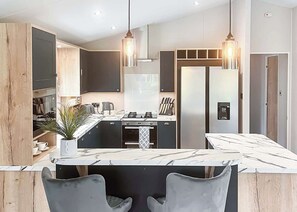Geladeira, fogão, cooktop, lava-louças