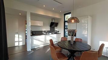 Kühlschrank, Mikrowelle, Geschirrspüler