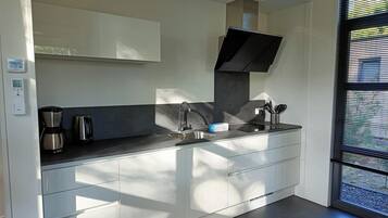 Kühlschrank, Mikrowelle, Geschirrspüler