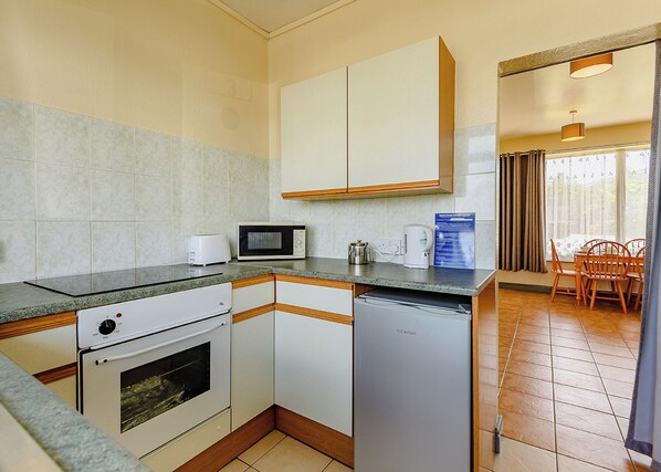 Fridge, oven, stovetop, toaster - Tennyson First Floor Apartment (Roman Bank, Skegness)