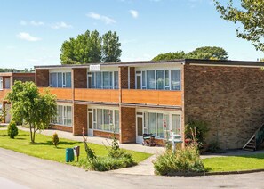Exterior - Tennyson First Floor Apartment (Roman Bank, Skegness)