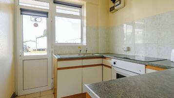 Fridge, oven, stovetop, toaster
