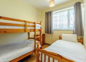 2 bedrooms - Tennyson First Floor Apartment (Roman Bank, Skegness)