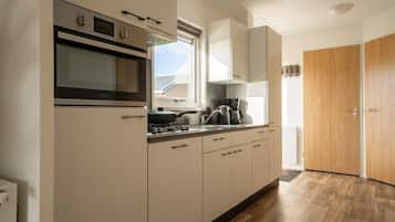 Fridge, microwave, dishwasher, coffee/tea maker