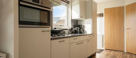 Kühlschrank, Mikrowelle, Geschirrspüler