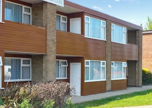 Exterior - Shakespeare Ground Floor Apartment (Roman Bank, Skegness)