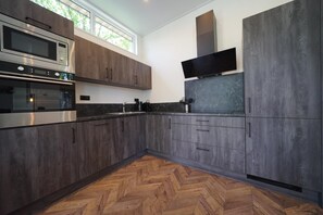 Fridge, microwave, stovetop, dishwasher - Pavilion 6 (Kaatsheuvel)