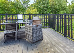 Outdoor dining - 1 bedroom accommodation in Hoddesdon (Hoddesdon)