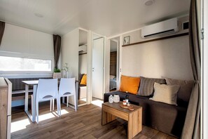 Living area - Chalet with 2 bedrooms and a terrace (Arnhem)