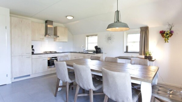 Réfrigérateur, micro-ondes, lave-vaisselle