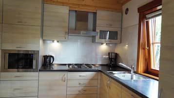 Fridge, microwave, dishwasher, coffee/tea maker