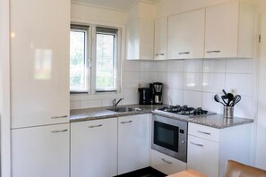 Réfrigérateur, micro-ondes, cafetière/bouilloire