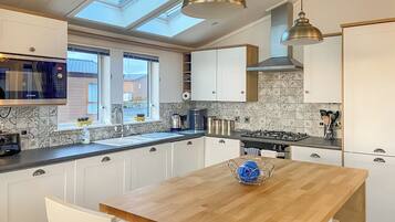 Fridge, oven, stovetop, toaster